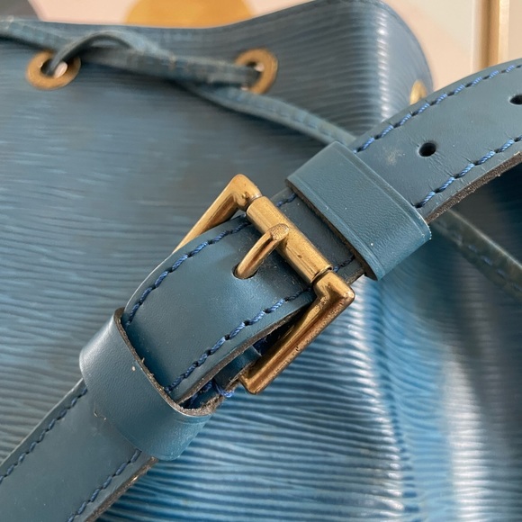 Louis Vuitton LV Authentic Blue Epi Petit Noe Shoulder Leather Bucket Bag - Picture 6 of 15